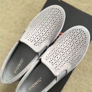VIONIC KANI Perforated Slip-On Sneaker- Size 9 - Light Gray